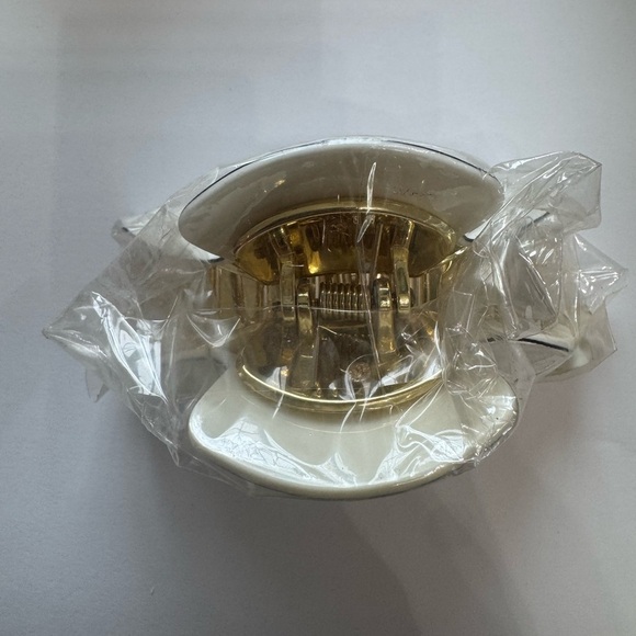 Elegant White Hair Clip with Rhinestones - Picture 3 of 4